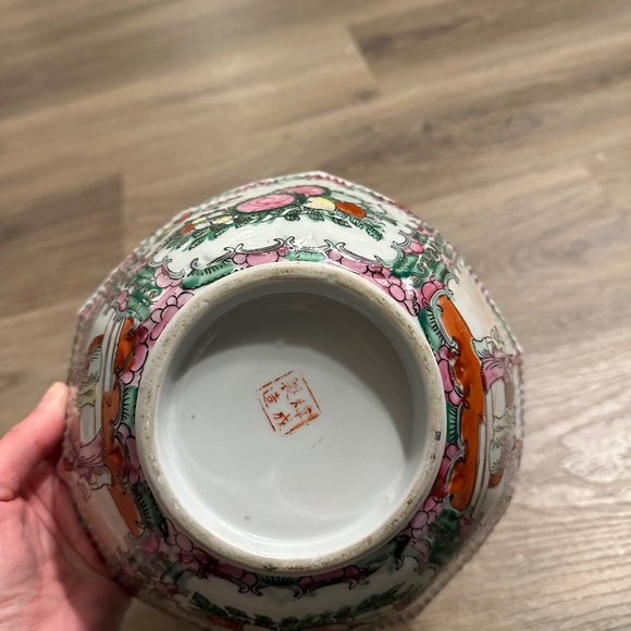 Antique Chinese Lotus rose medallion Famille rose bowl - Picture 5 of 7